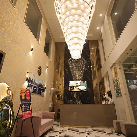 Crown Ceremonies Hotel Faridabad Ngoại thất bức ảnh
