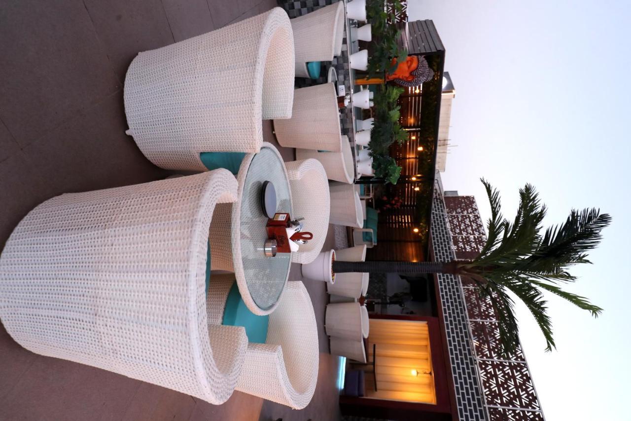 Crown Ceremonies Hotel Faridabad Ngoại thất bức ảnh