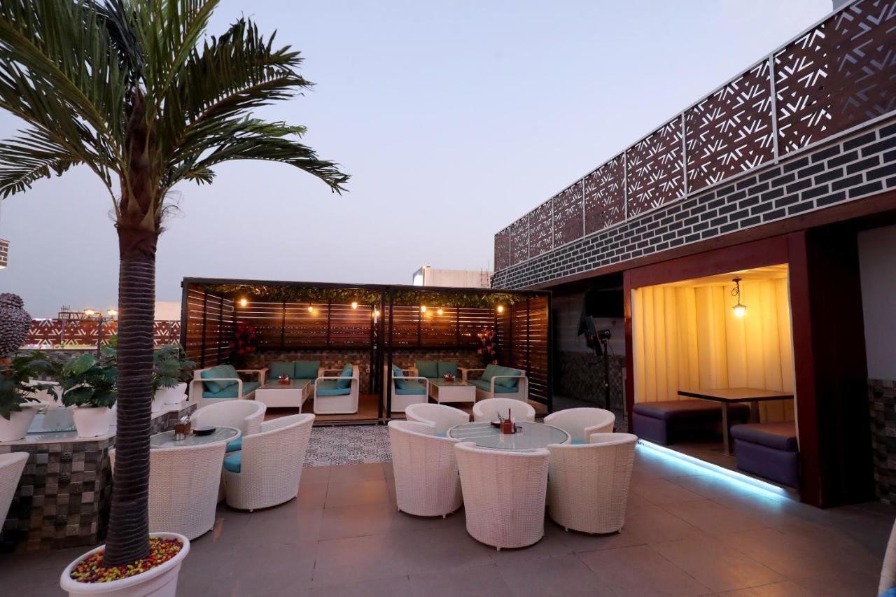 Crown Ceremonies Hotel Faridabad Ngoại thất bức ảnh