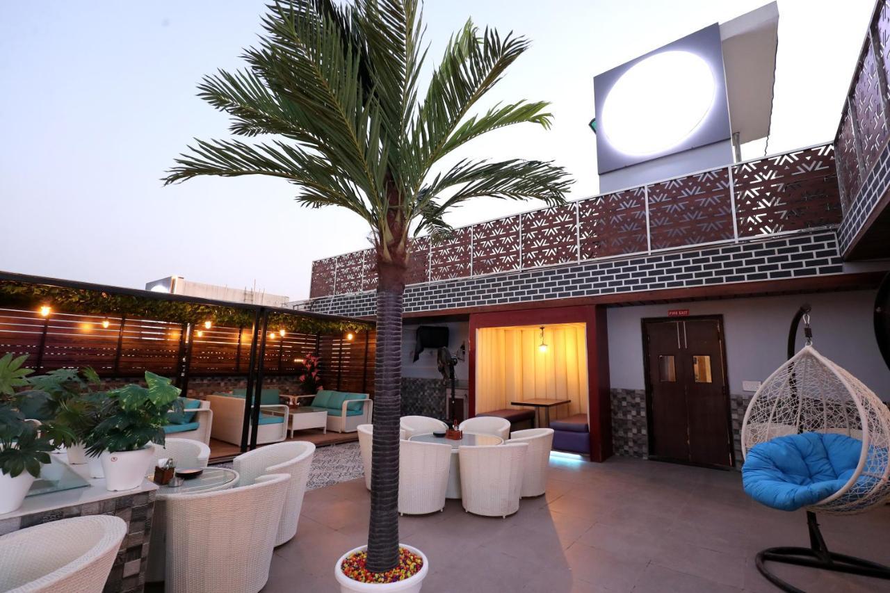 Crown Ceremonies Hotel Faridabad Ngoại thất bức ảnh