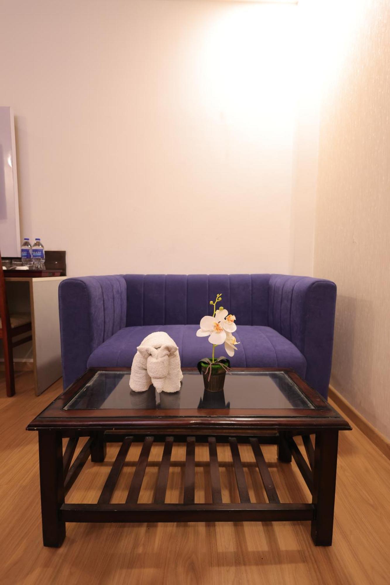 Crown Ceremonies Hotel Faridabad Ngoại thất bức ảnh