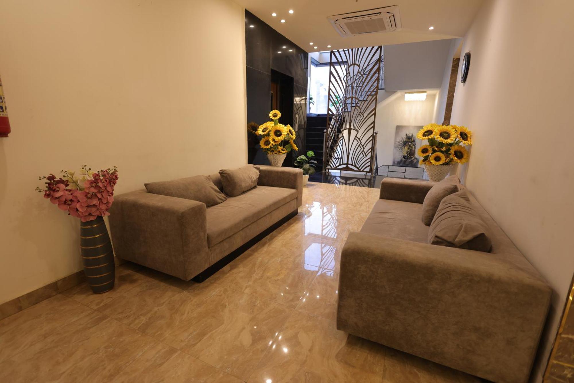 Crown Ceremonies Hotel Faridabad Ngoại thất bức ảnh