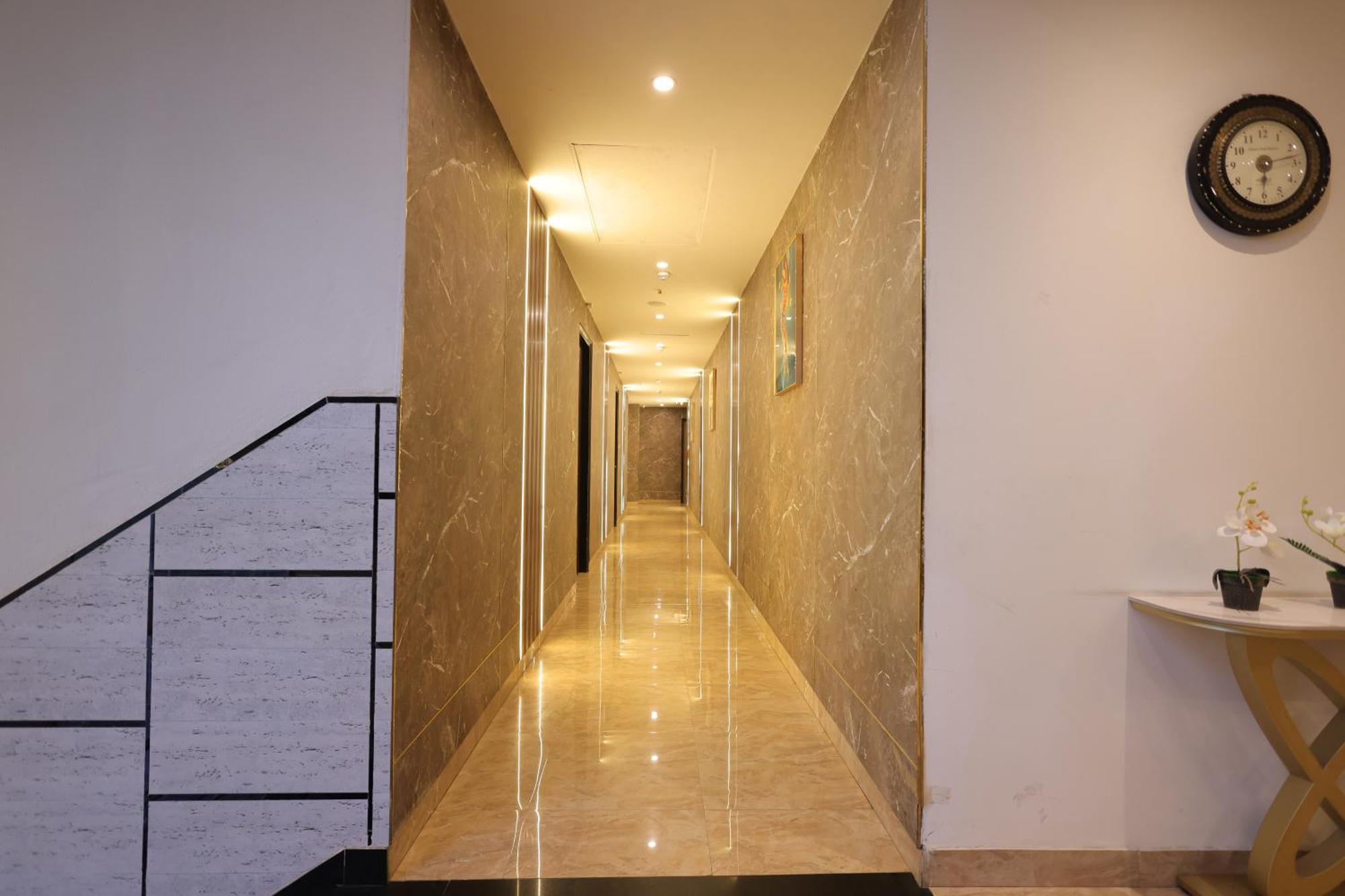 Crown Ceremonies Hotel Faridabad Ngoại thất bức ảnh