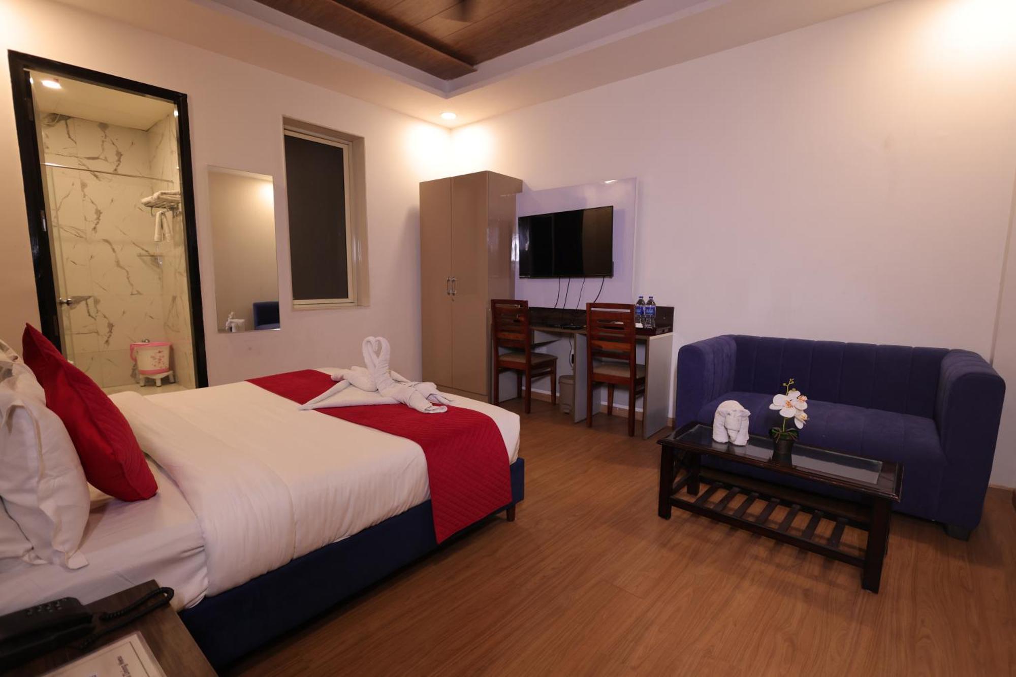 Crown Ceremonies Hotel Faridabad Ngoại thất bức ảnh