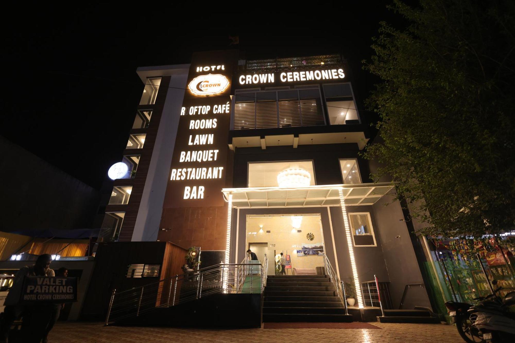 Crown Ceremonies Hotel Faridabad Ngoại thất bức ảnh