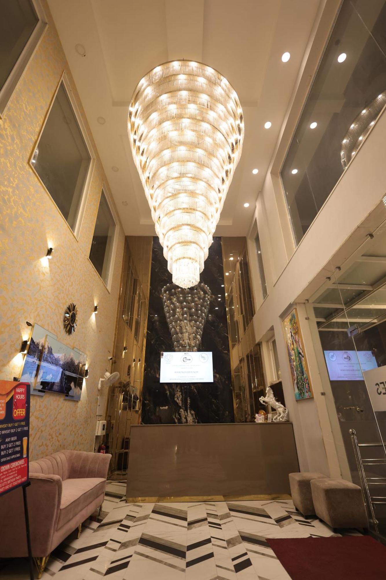 Crown Ceremonies Hotel Faridabad Ngoại thất bức ảnh