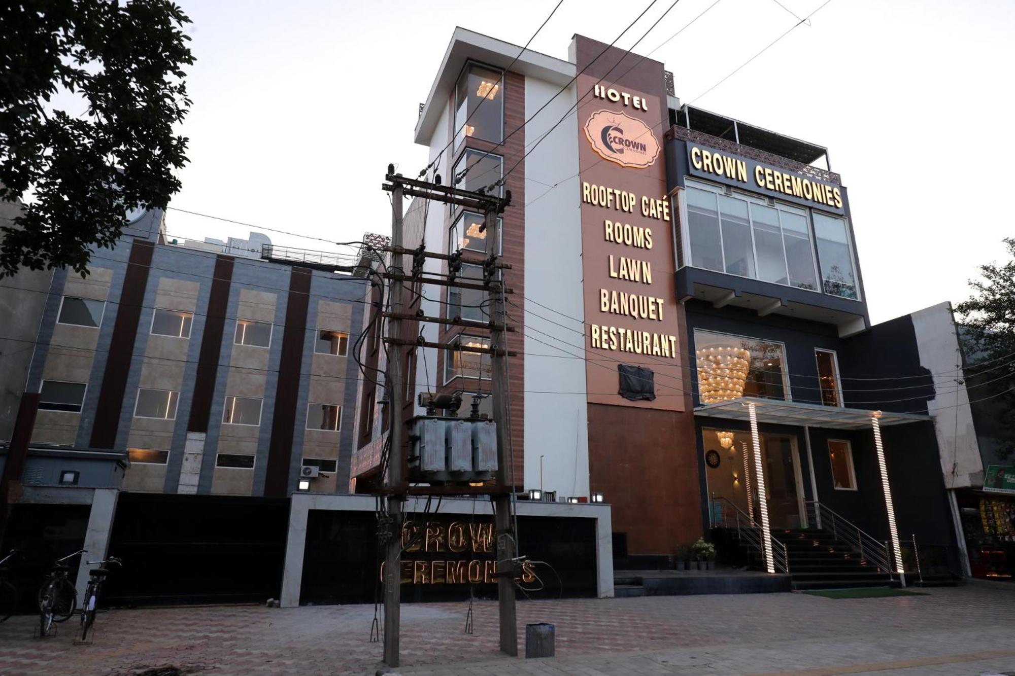 Crown Ceremonies Hotel Faridabad Ngoại thất bức ảnh